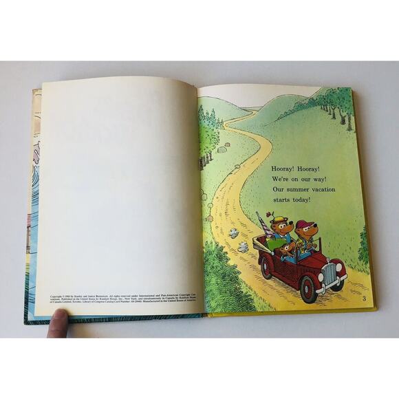 Vintage 1968 The Berenstain Bears Vacation HC Beginner Book Surfing Diving Sail - Picture 4 of 10